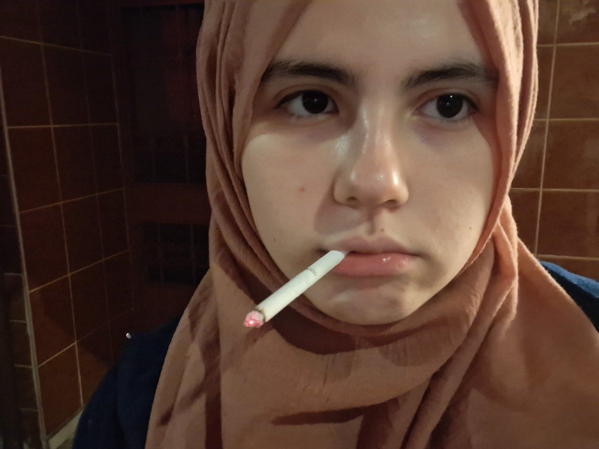 guneyparkyaoi's tweet image. still at work #tired #yawn