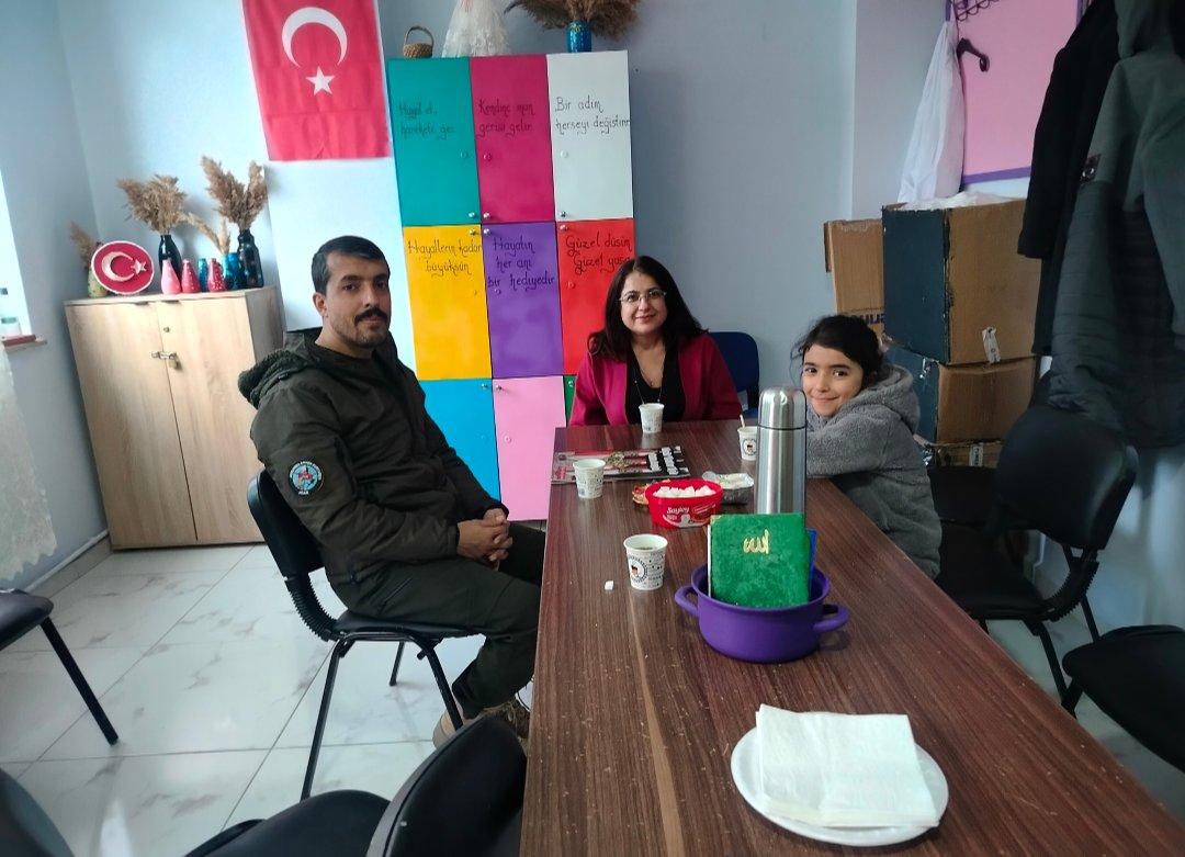 İpekyolu Ak parti AR-GE Birimimizin bugünkü misafiri Bülent Karatekin ve çok tatlı kızı Hatice Kübra Karatekin'i misafir etmekten büyük memnuniyet duyduk.