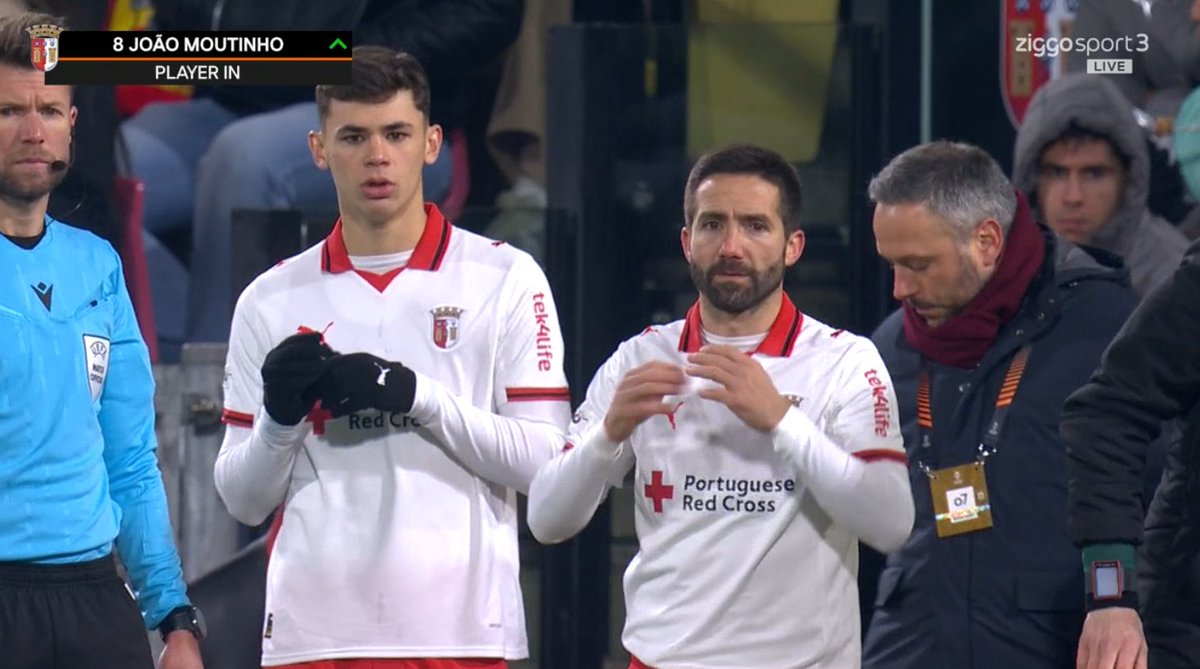 foet247europa's tweet photo. King JoΓ£o Moutinho #UEL #GAESCB https://t.co/T5MXTrdL0v