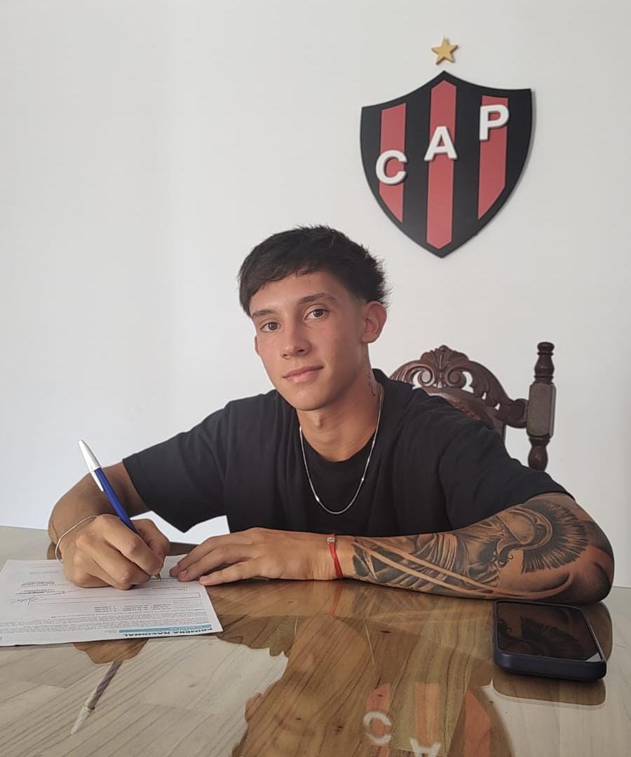 Se está destacando en la pretemporada. Puede ser (esperan) un gran año.

Alejo Miró extendió su vínculo con #Patronato hasta 2028 ✍️🏼