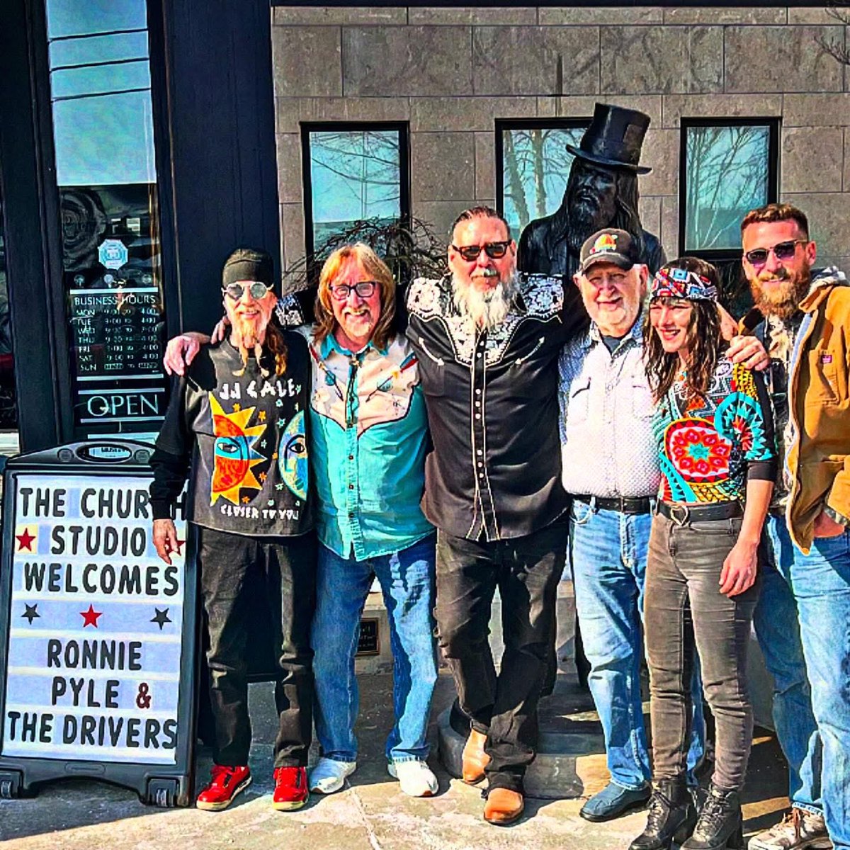 So grateful to get the opportunity to play at the Historic Church Studio for the Tunes at Noon today.. unbelievable great time.!!
#ronniepyleandthedrivers #tulsamusic #churchstudio