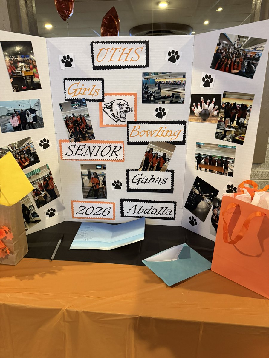 UTHSATHLETICS's tweet image. Thank you UT bowlers.  Seniors night!   #WeAreUT