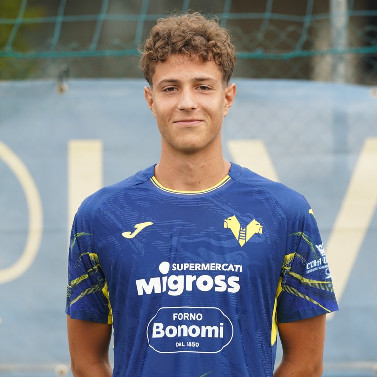 ToroGoal's tweet photo. ‼️☑️ In arrivo il 3° difensore di questo #calciomercato per il @TorinoFC_1906 #Primavera. Dopo #Tonica e #Manzi, domani sosterrà le visite medice Matei #Ceuca, centrale classe 2008 dell'@HellasVeronaFC. Arriva a titolo definitivo, firmerà fino al 2029. #Torino https://t.co/5aUQpazrw4