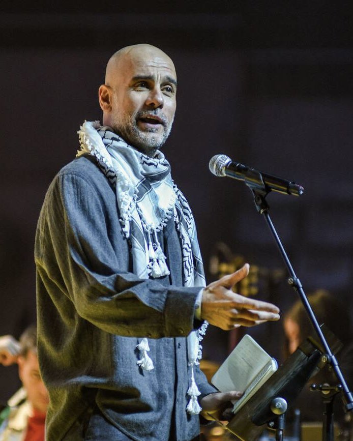 Pep Guardiola, Barselona'daki Filistin yardım etkinliğinde konuştu:

 "İyi akşamlar, Selamünaleyküm.

Bir çocuğun, enkaz yığınları arasında kendini kaydederek  'Annem nerede?' diye yalvardığını gördüm; ve o çocuk hâlâ annesine ne olduğunu bilmiyor.

Ve ben hep şunu düşünüyorum: