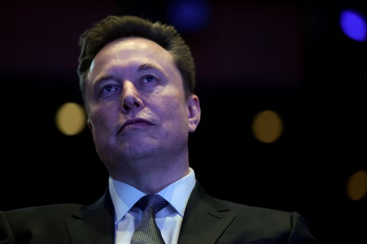 MarioNawfal's tweet photo. 🇺🇸 ELON WANTS AI IN SPACE 

Because Earth is too basic for what’s coming, Elon is pushing to put AI data centers in orbit.

Why? Cooler temps = less energy, less risk from Earth’s natural disasters, and it’s way more futuristic. 

Basically, he wants to make sure AI keeps running even if things go sideways down here.

Wild idea… but very on brand.

Source: Reuters