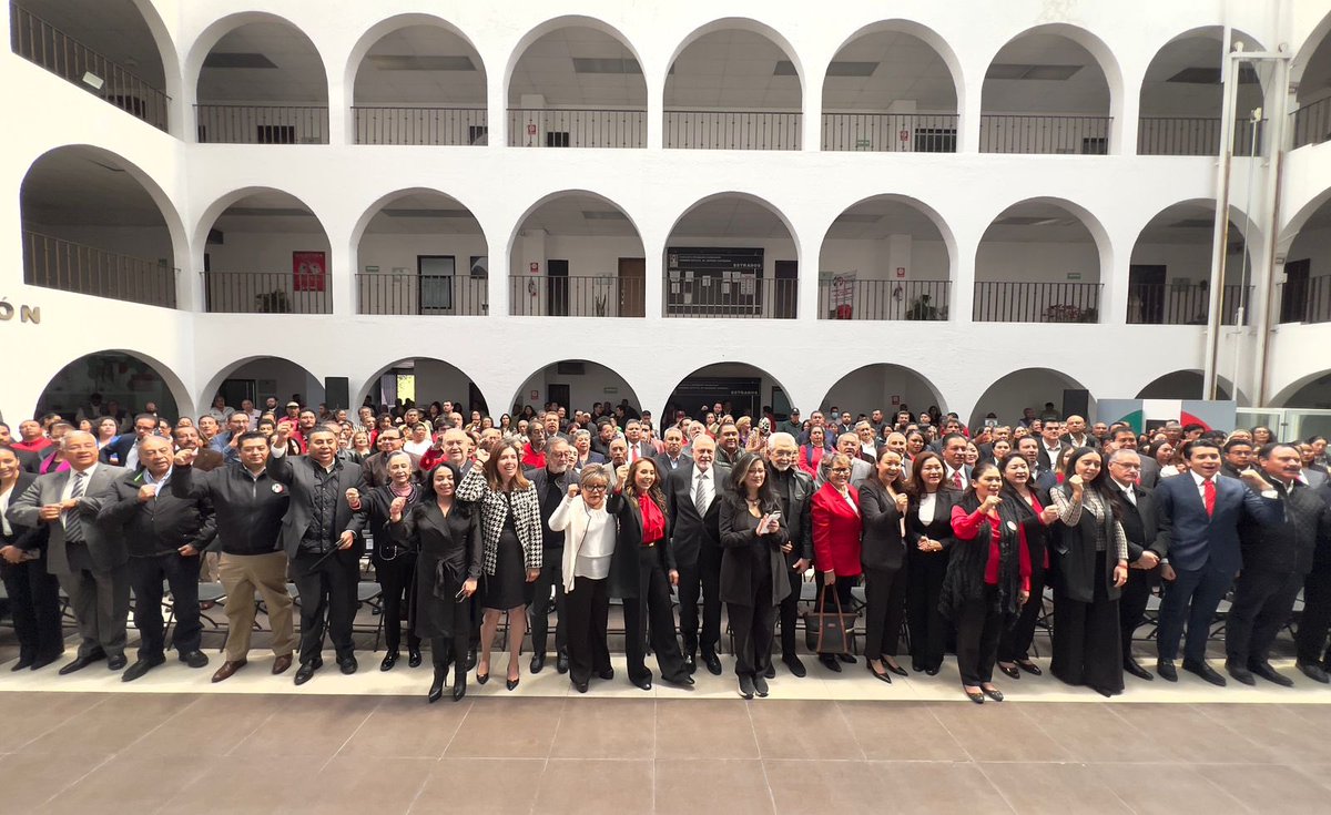 Martha Hilda González Calderón fue una mujer de Estado, comprometida con las causas de la gente, firme en sus convicciones y ejemplo de ética y responsabilidad.

Como militante priista, dejó una huella profunda en nuestras instituciones y en la vida política de Toluca y del