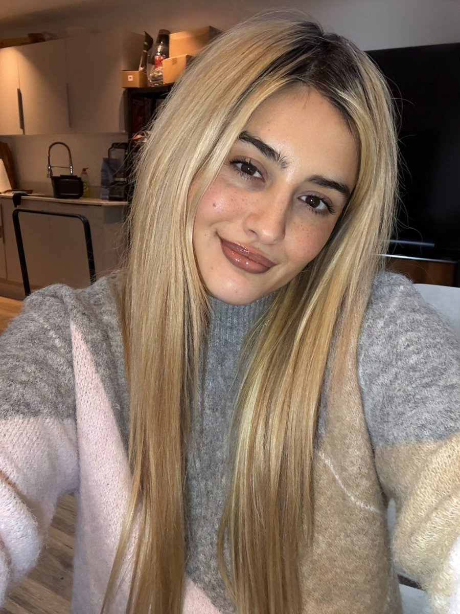 It’s extremely cold 🥶 and I am craving summer so badly