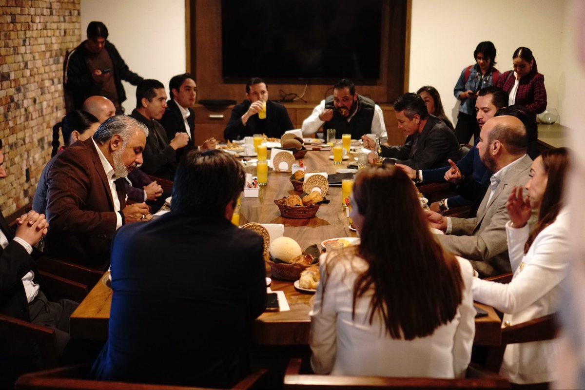 Nuestro Diputado <a href="/ernesto_nu/">Ernesto Núñez Aguilar</a> , y Victor Lemus, vínculo con el sector empresarial, en Mesa de Análisis y Diálogo, hacia una agenda legislativa para la competitividad y el Desarrollo de Morelia.

#empresarios #economia #michoacan #morelia