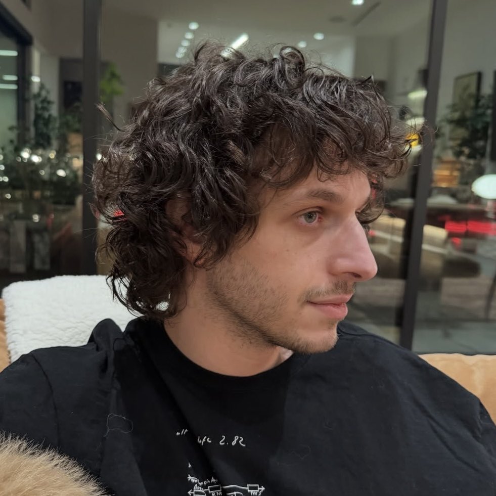 dmznewsofficial's tweet photo. OH my GOD⁉️👀🫢😍

@Subtronics STUNS with a FRESH new CUT⁉️🫢

Y’all rocking with this new look⁉️🤔 https://t.co/D59pQ7Tpl6