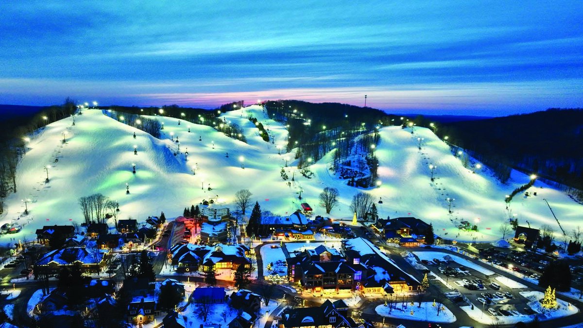 From salt spas to mid-week passes, Northern Michigan ski country is leveling up. 🔗 Get our ski season insiders: link.mynorth.com/skiguide 
.
.
Photo: Crystal Mountain
