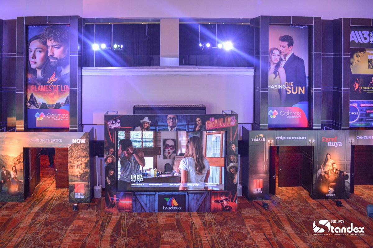 GrupoStandex's tweet image. El branding en un evento no solo viste un recinto,🙌 construye experiencia, refuerza el mensaje y deja huella.
🌴En Cancún, tuvimos el privilegio de realizar todo el branding del evento MIP.
#EventBranding #BrandExperience #EventosCorporativos #Standex