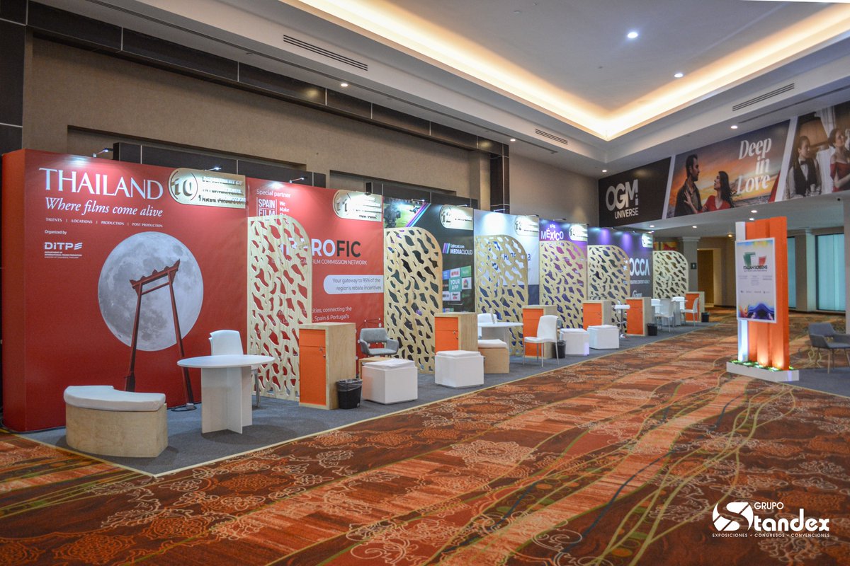 GrupoStandex's tweet image. El branding en un evento no solo viste un recinto,🙌 construye experiencia, refuerza el mensaje y deja huella.
🌴En Cancún, tuvimos el privilegio de realizar todo el branding del evento MIP.
#EventBranding #BrandExperience #EventosCorporativos #Standex