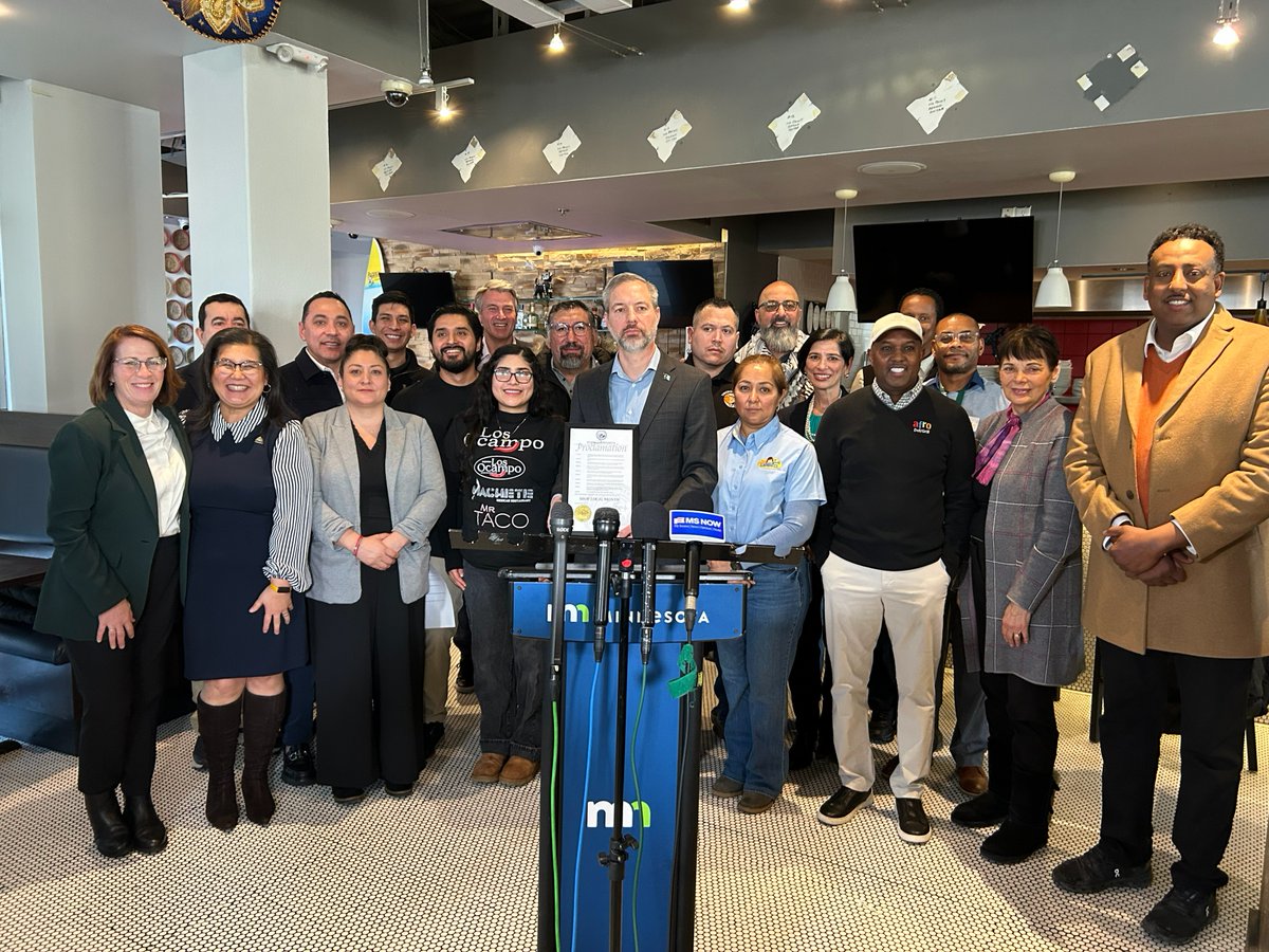 mndeed's tweet photo. 🤝 Commissioner Matt Varilek joined state leaders & small business owners at @LosOcampo to urge MN to #ShopLocal. He led by example—buying gift cards! Let’s stand together & support MN businesses. 💪 #SupportSmallBusiness #MNDEED https://t.co/qxD29iDNcq