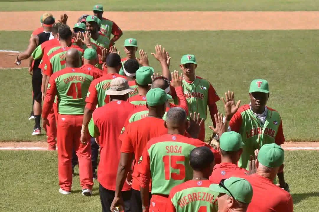 🇨🇺 #SNB64 El vigente campeón confirmó su favoritismo en este playoffs y aseguró su puesto en la semifinal con victoria de 9-7 ante VCL.
Fue la única serie de 1/4 de final que llegó a 7 juegos.
Próximos pareos: LTU 🪓- ART 🏹
Y la que para mí es una final adelantada: MAT🐊- IND🦁