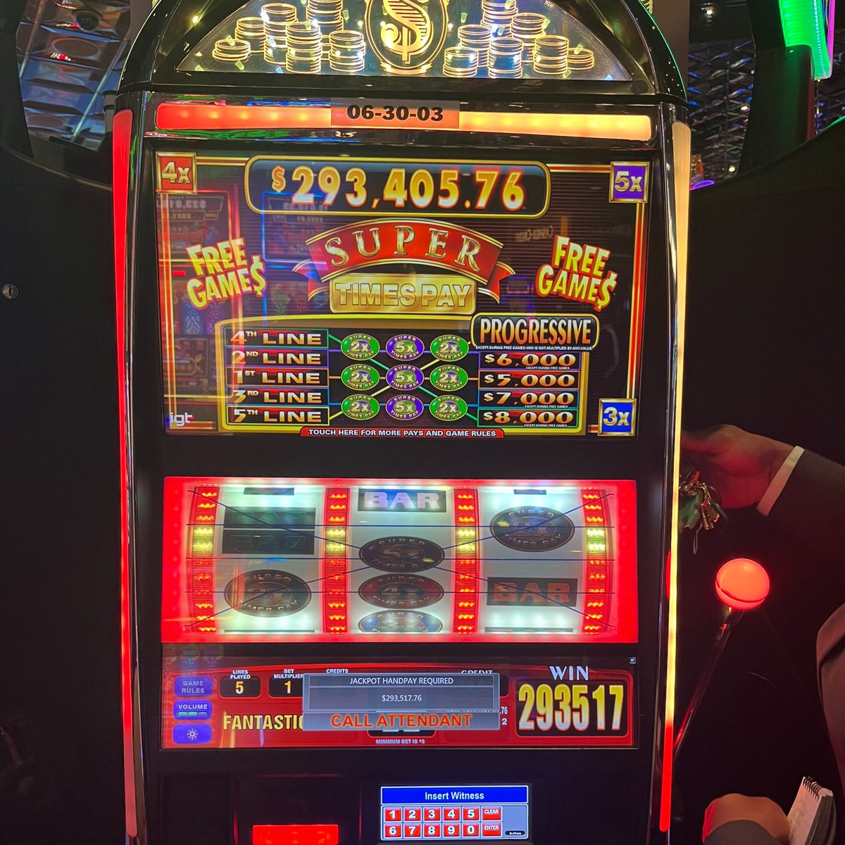 A SUPER jackpot at <a href="/AtlantisReno/">Atlantis Reno</a>! 🎉 Congratulations to the player who won $293,517.76 on a $5 bet playing a classic Super Times Pay Slot! Celebrate with us by sharing your favorite classic IGT game in the comments! 

🎰 Won January 25

#IGT #IGTGaming #jackpots