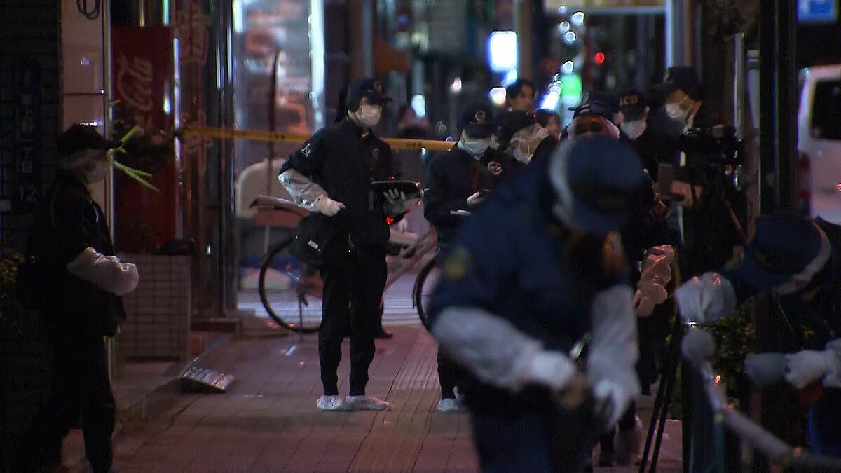 【説明】「金を運ぶ仕事していて襲われた」路上で現金4億2000万円入ったスーツケース奪われる事件 東京・台東区
news.livedoor.com/article/detail…

29日夜、東上野で中国人と日本人の計5人が男ら3人に襲われ、スーツケースを奪われた。5人は「日本円を両替所に持ち込もうとしていた際に襲われた」と話した。