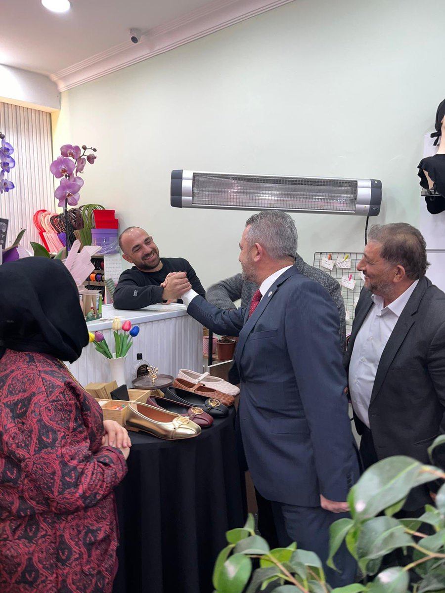 Erenler İlçe Başkanımız Ahmet Özmen ile birlikte, Adapazarı ve Erenler ilçe teşkilatlarımız olarak ortak esnaf ziyareti gerçekleştirdik.

İki ilçeyi ayıran değil birleştiren bu bölgede, esnafımızın talep ve beklentilerini yerinde dinleyip not aldık. Birlik ve dayanışma içinde,