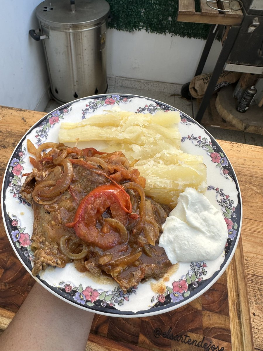 Elsartendejose's tweet photo. Carne en bistec, yuca y suero plateño.
¿Que hace falta aquí? #bistec https://t.co/G6RqvmHuHN