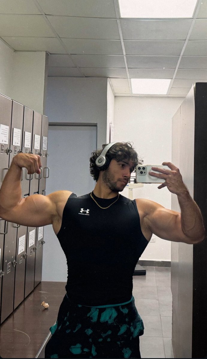 BJALEX188's tweet photo. ⛓️🖤💪🏼 https://t.co/ptdreRG78A