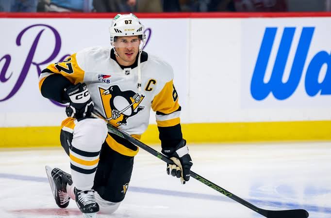 crosbyhistory87's tweet image. Greatest hockey player of all time plays hockey tonight!