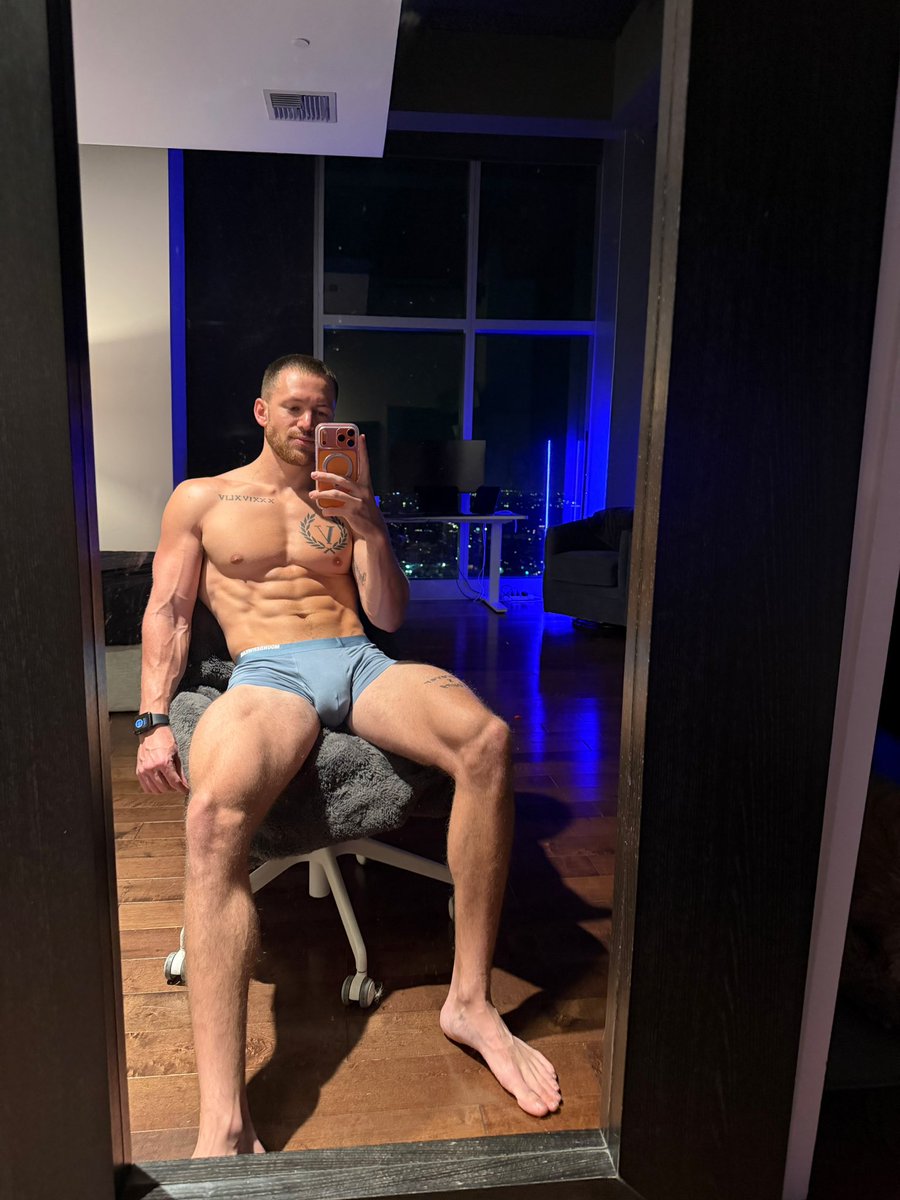 kingtyler2_'s tweet photo. @Emericohumez I think @thekingtyler__ did it better https://t.co/PUe3rd20os