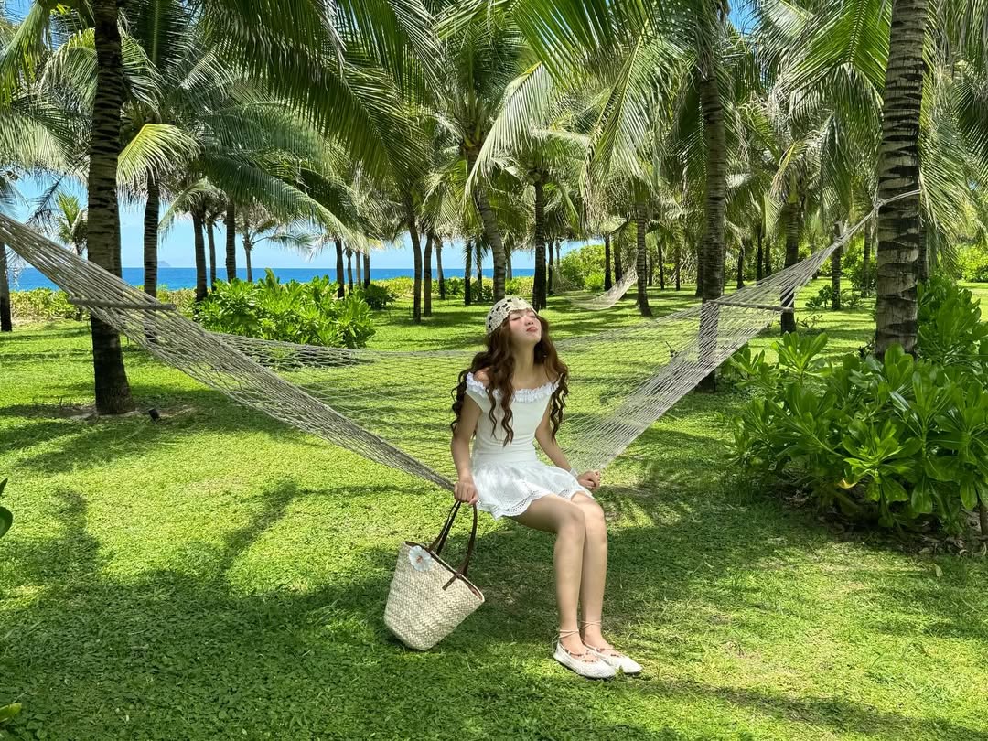 Hasanshinrr's tweet image. With GPT-5 on the horizon, I can’t help but feel excited about the potential. Imagine AI that’s even more intuitive and creative! The possibilities for innovation in communication, writing, and learning are endless. Here’s to a future that keeps surprising us!