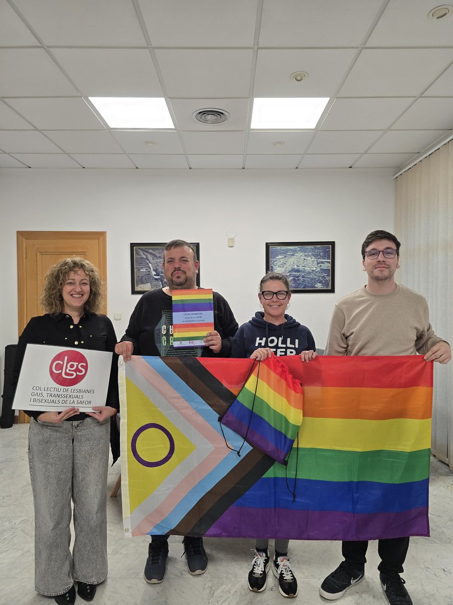 CLGS_SAFOR's tweet image. Reunió amb l'alcaldessa de Piles, Cristina Fornet, i la regidora de Diversitat del municipi, María José Solbes, per preparar les activitats i campanyes en matèria de polítiques LGTBIQ+ per a dur a terme al poble durant 2026. #PilesOrgullosa #clgsésactivisme #saforLGTBIQ 🏳️‍🌈🏳️‍⚧️🏳️‍🌈🏳️‍⚧️
