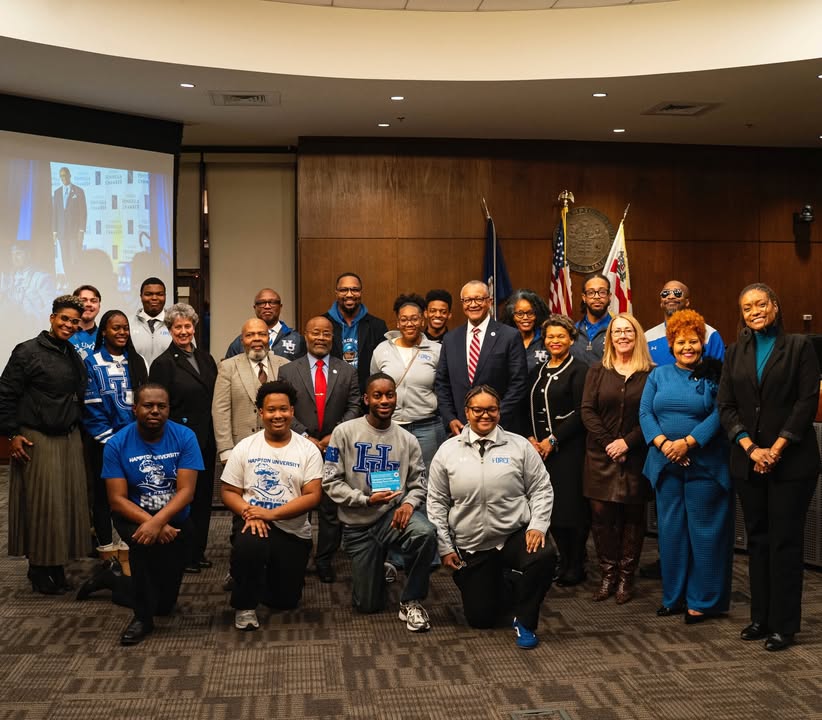 _HamptonU's tweet photo. Hampton in the Spotlight 💙⚓️🥁

The Marching Force Drumline brought the energy to December’s State of the City, and last night, Mayor Jimmy Gray and Hampton City Council honored them with the Spotlight Award for inspiring our community together ✨

#OneHampton #HUMF https://t.co/erjdPBwl6F