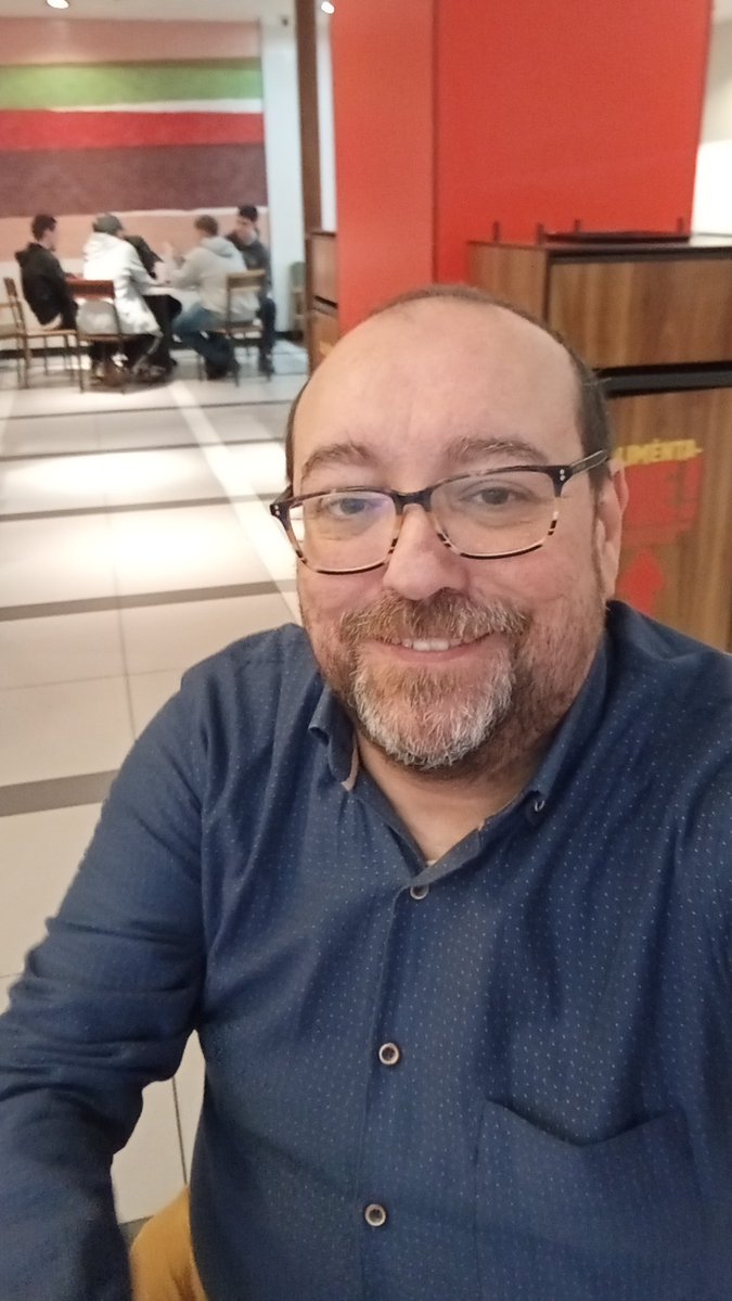 Me siento muy afortunado de llegar aquí, a mí casa, y encontrarme con amigos que tanto he añorado en mi ausencia. También he hecho nuevos amigos en otras redes sociales y os digo que os pienso mimar, cuidar y querer como siempre lo he hecho. #OsQuiero #Gracias #BuenasNoches