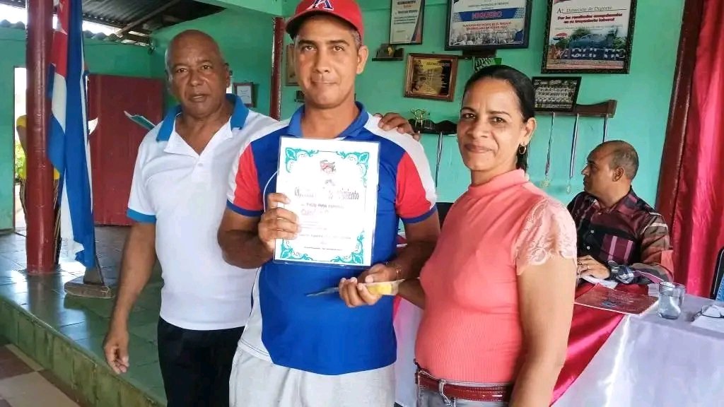 Asamblea de Balance Anual 2025 de la política de cuadros en la Dirección de Deportes, Educación Física y Recreación de Niquero. Basada en las Ideas, Conceptos y Directrices del 8vo Congreso del Partido Comunista de Cuba.  
#Niquero #ProvinciaGranma #EducaciónDeCalidad #InderCuba