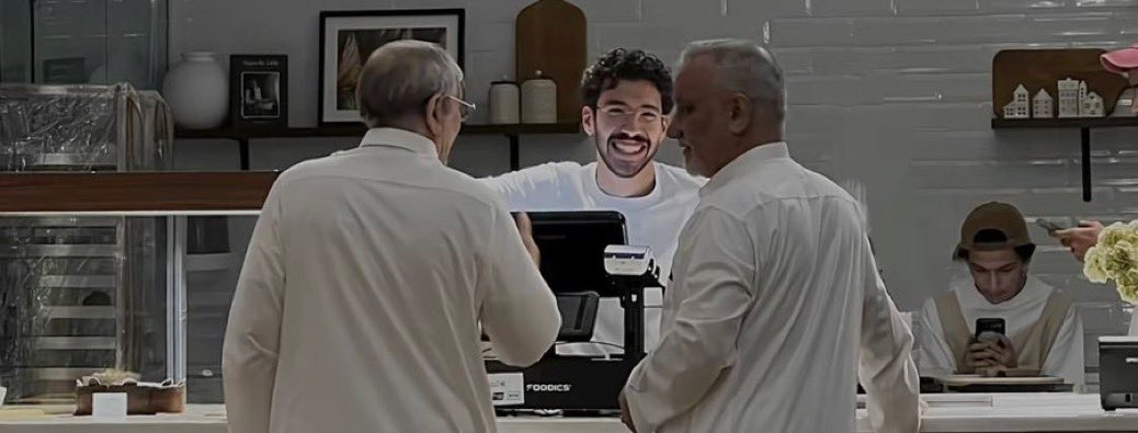 عشقنا الطناخه وارتفعنا عن المنقود
رقينا على " عرش " الكرامة ولازلنا

طموحاتنا "بعزومنا " تبلغ المقصود
وعلوم القلوب الحاقده ما تنزلنا .