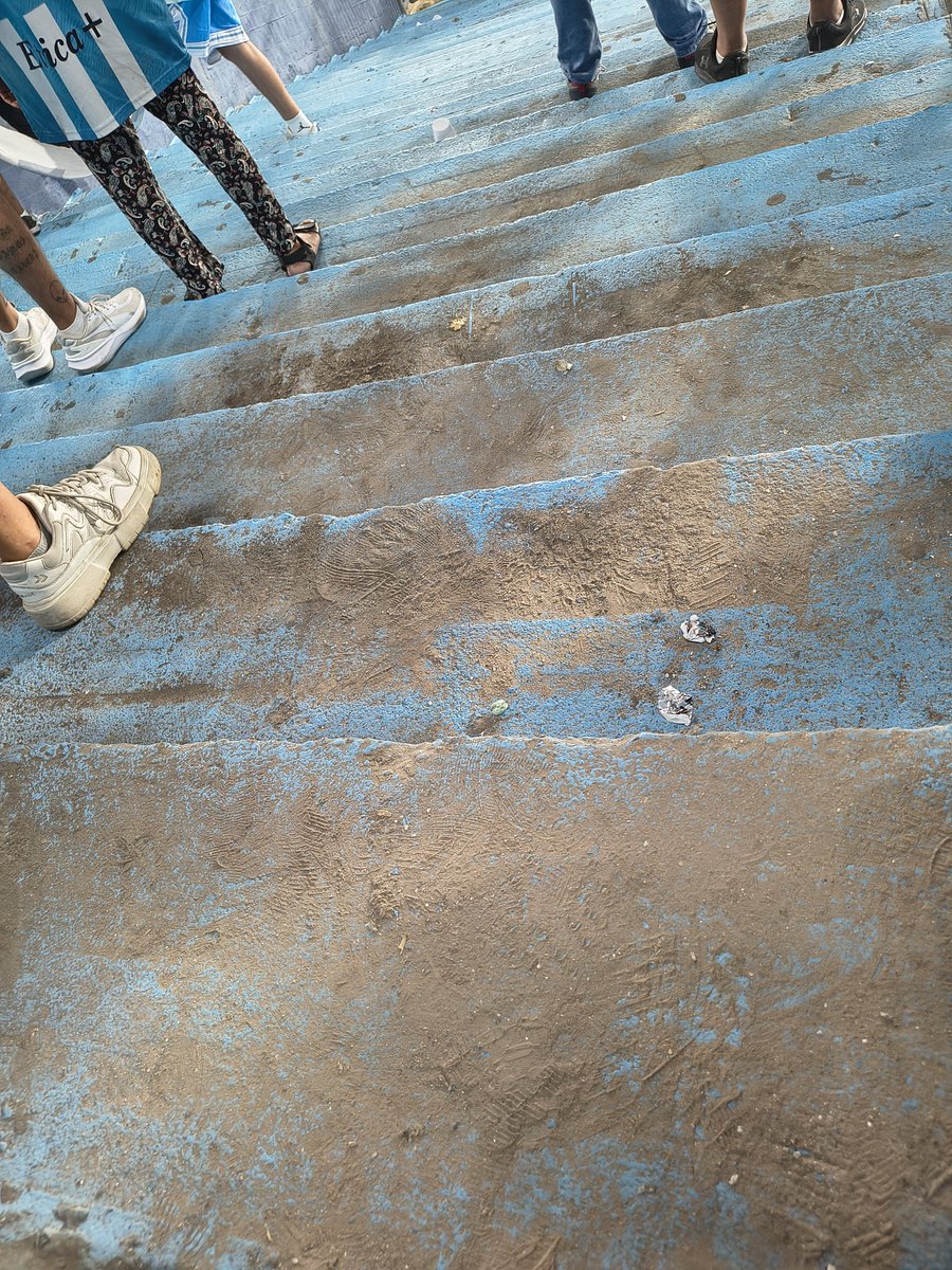 martinidaberry's tweet image. Me gustaría saber si el aumento de la cuota para los 102.707 socios que somos incluye alguna hidrolavadora, mangueras o articulos de limpieza para limpiar las butacas, las tribunas y los baños.
O tal vez alguna empresa que realmente se haga cargo. Y no vuelva a suceder lo de