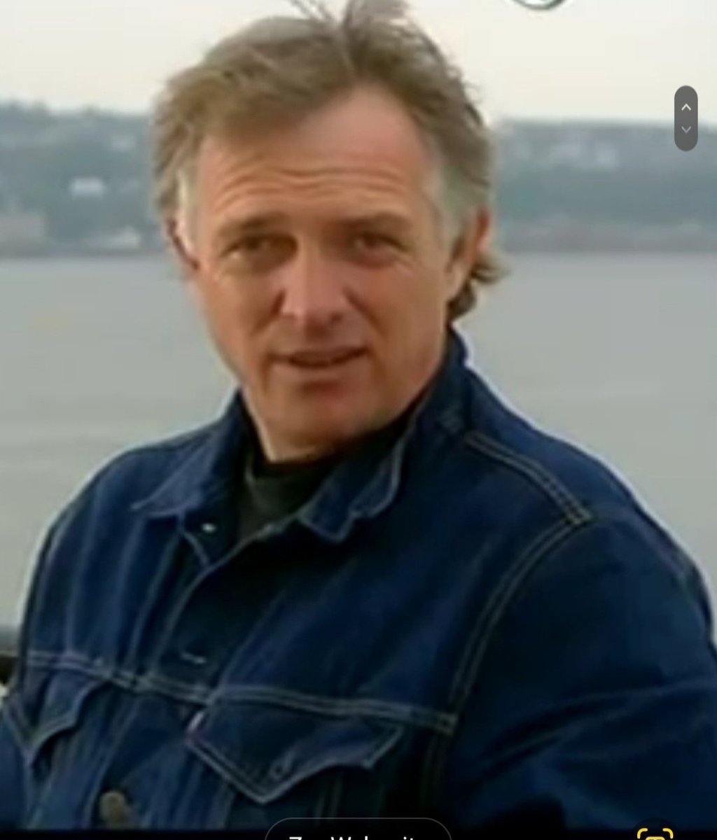 Emmy18261's tweet photo. #rikmayall
#talkingbottom
#violentnation
#goodnightrik
You see?
Thanks to Talking Bottom
my one & only documentary
about the peaceful ( what else?) past of Britain is reaching
more & more Rikfans! Thanks!
Goodnight!❤️ https://t.co/b4V1rt2oTE
