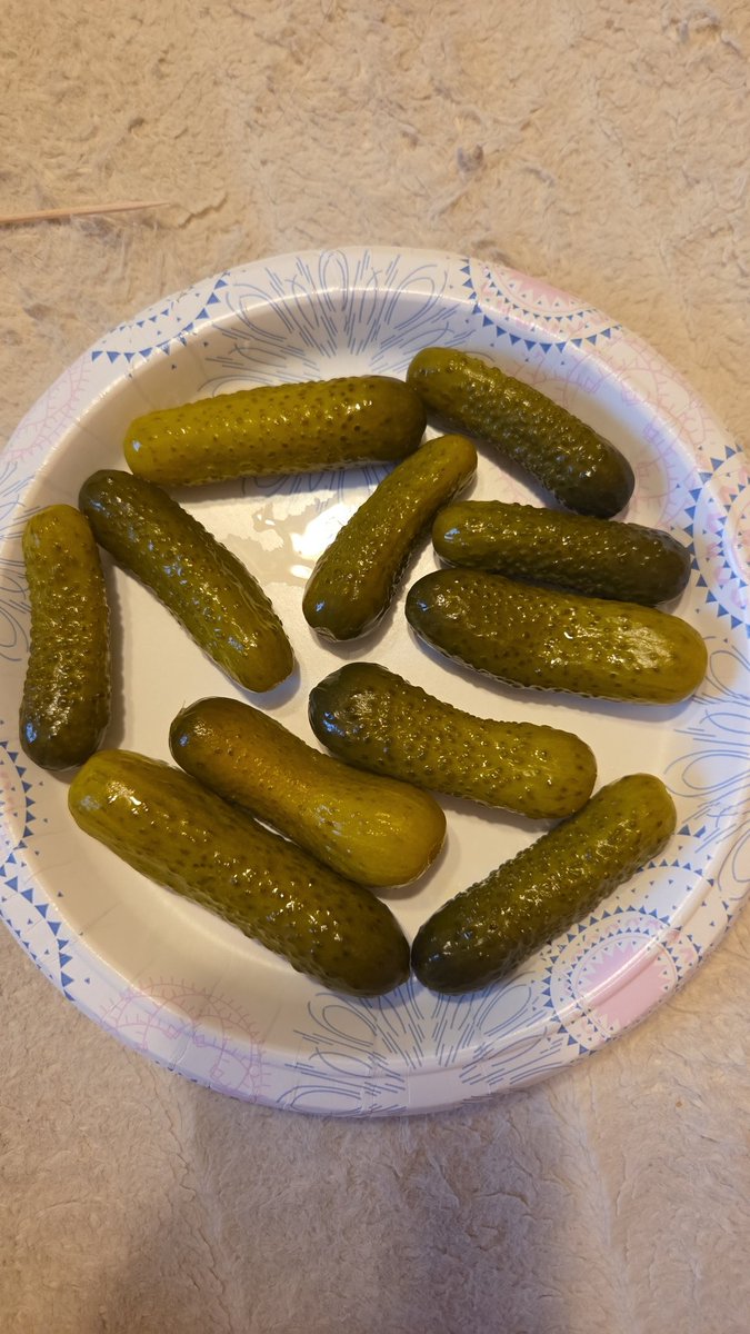 seamonsterv36's tweet photo. snack time https://t.co/GAMv2gOPLw