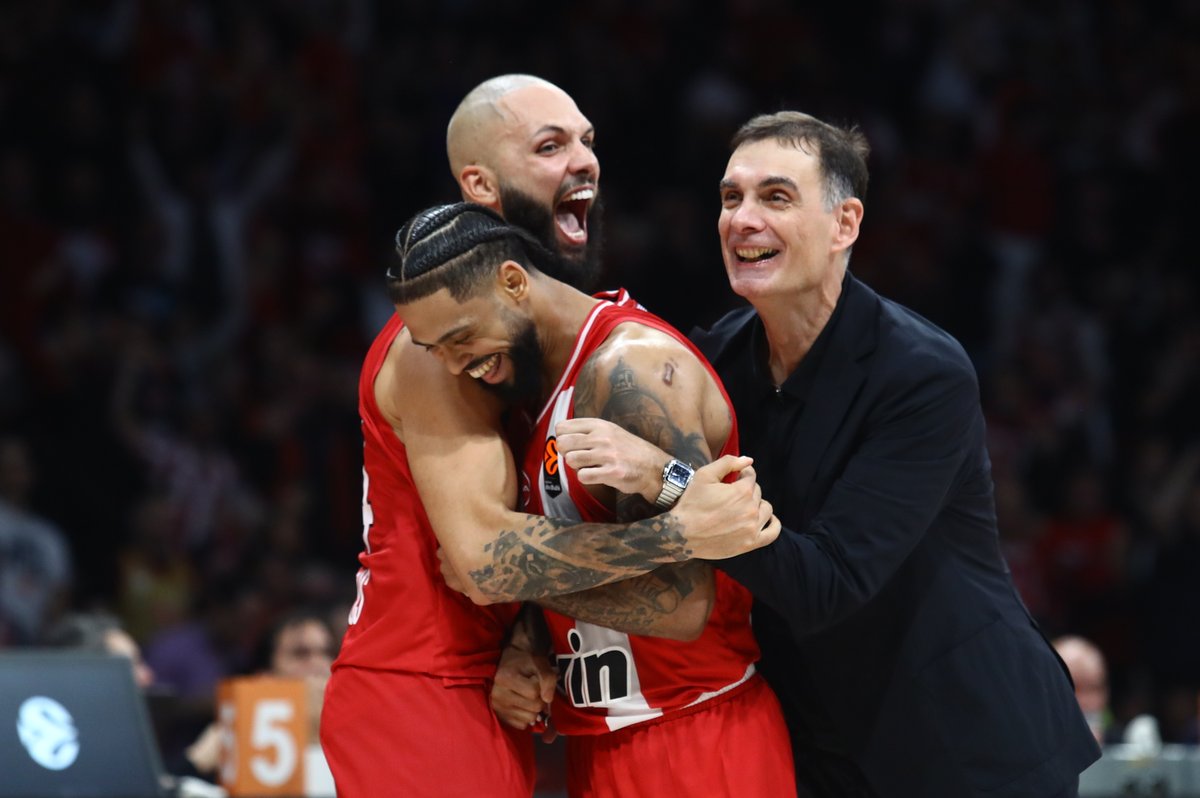 Olympiacos_BC's tweet photo. 📷 #OlympiacosBC - FC Barcelona 87-75
More pics ➡️ https://t.co/aENVotGn4Y
#EveryGameMatters #WeAreOlympiacos #TogetherWeFight #OLYBAR https://t.co/W8C2b75D76