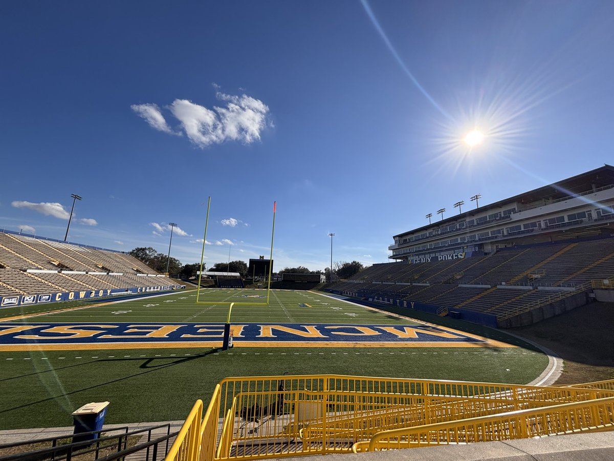 CableAlexsis's tweet photo. another great day in #PokeNation 🤠☀️ proud of this team for gettin after it this week!! https://t.co/PdAK3R31YD