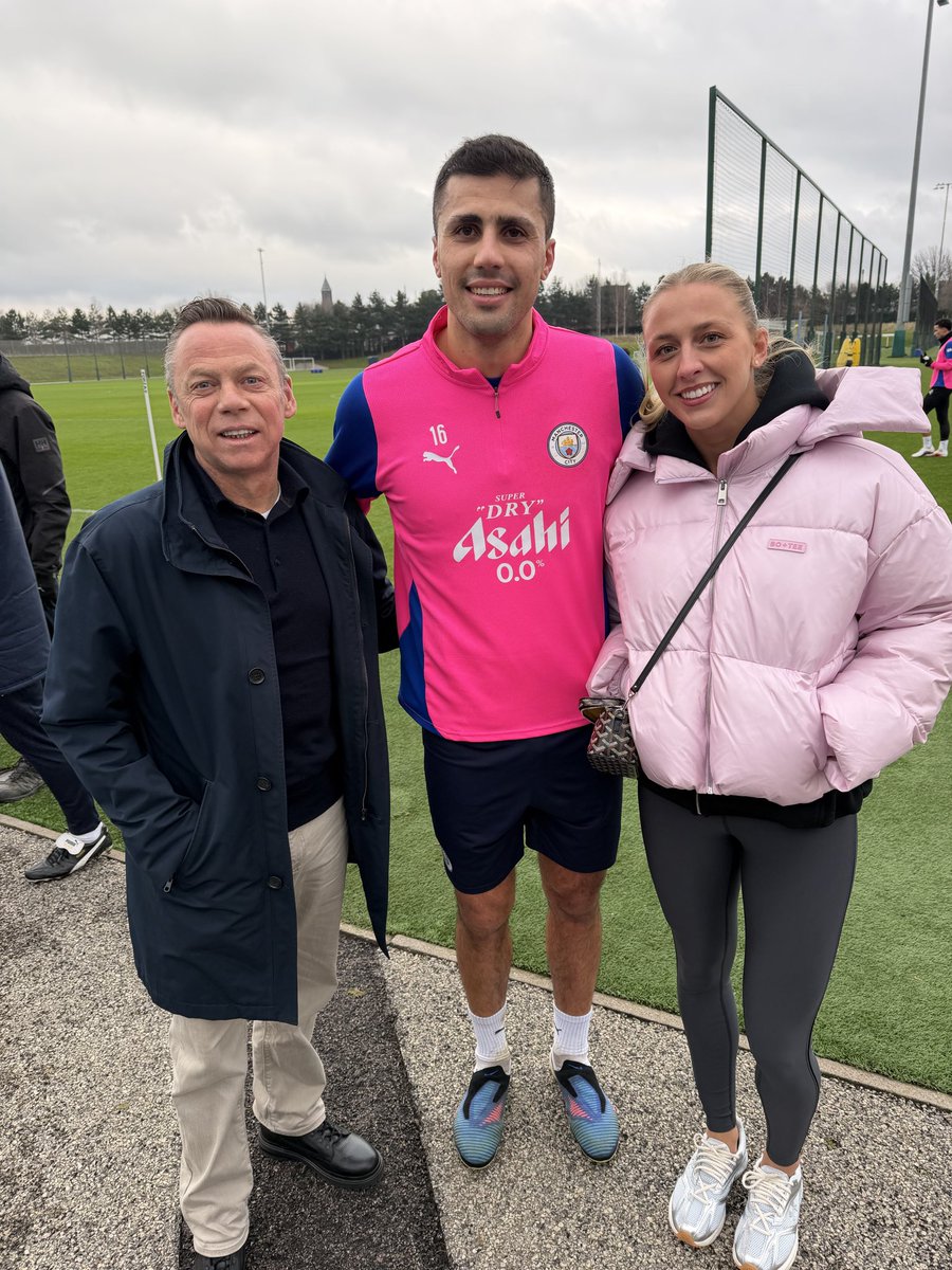 dakotadofficial's tweet photo. 2 🐐 &amp; one city fan girl 😂🩵 https://t.co/GUUhyt58lG