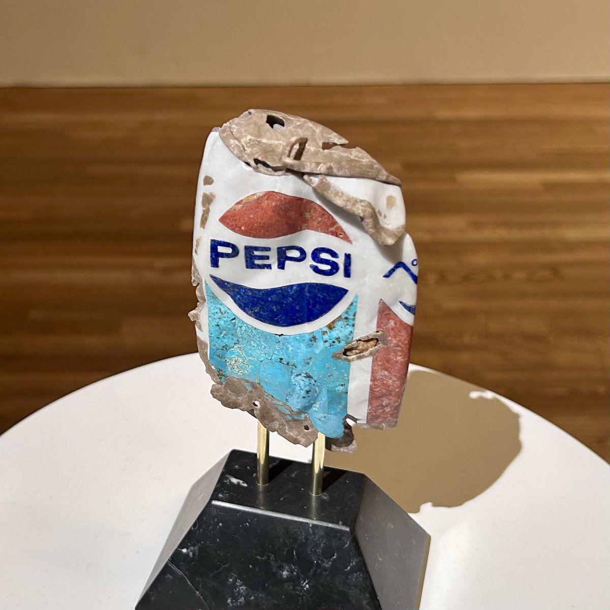 この作品の実物、最初は現代アート的なやつだなと思って見終えたん