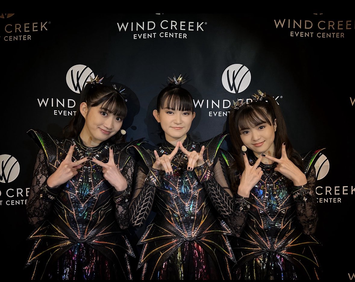 免許の更新のお知らせが来たので予約しようとしたら、誕生月の前後1ヶ月予約出来るけど、後の1ヶ月しか空きがないという。早く更新したくても誕生日 の日にちが遅い人は不利なのかな？BABYMETAL👏