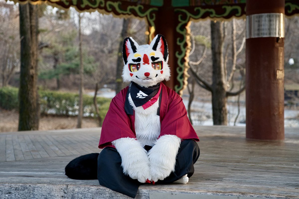 #FursuitsFriday #fursuit

“오늘은 1월의 마지막 불금이라네!!😆”

“언제나 고된 하루하루를 보내는 그대들”

“수많은 고민과, 힘든것들을 조금이나마 덜어낼수있는 금요일이 되기를 바라는것이네!☺️☺️”

“그대들은 이몸에겐 무지 소중한 분들이라네”

“매일이 행복하기를 바라고있다네😌😌”