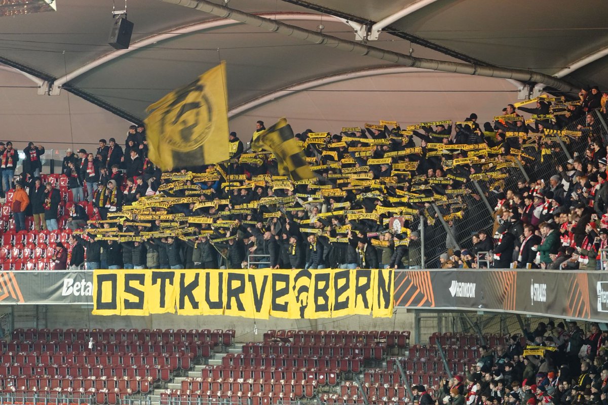 FasziFankurve's tweet photo. Ostkurve Bern trotz Verbot beim Spiel in Stuttgart und gemeinsame Stellungnahme der Fankurven. Mehr dazu hier im Artikel ➡ https://t.co/x50srgQ91D 📷: Faszination Fankurve #vfbstuttgart #ybbern #ultras #respectfans #europaleague #cannstatterkurve #gegenkollektivstrafen https://t.co/UHKaLDuGvW