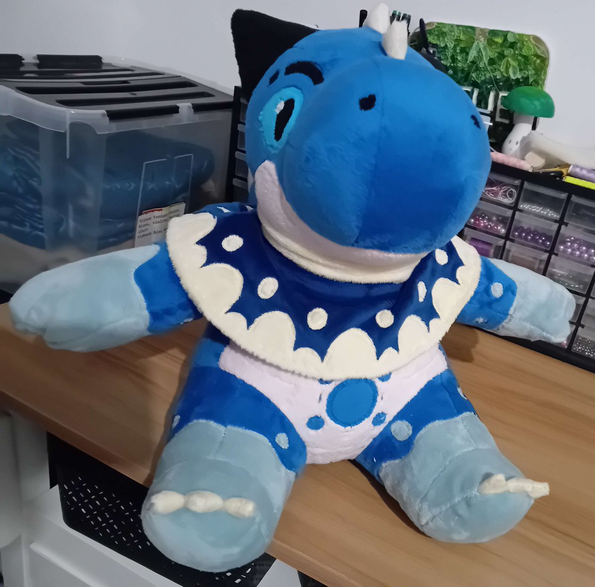 Vivien (comms open! also on the "other site") tweet media