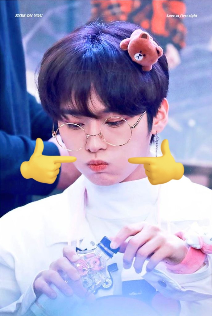 Omg look at his cute cheeks and mouth 😭😭