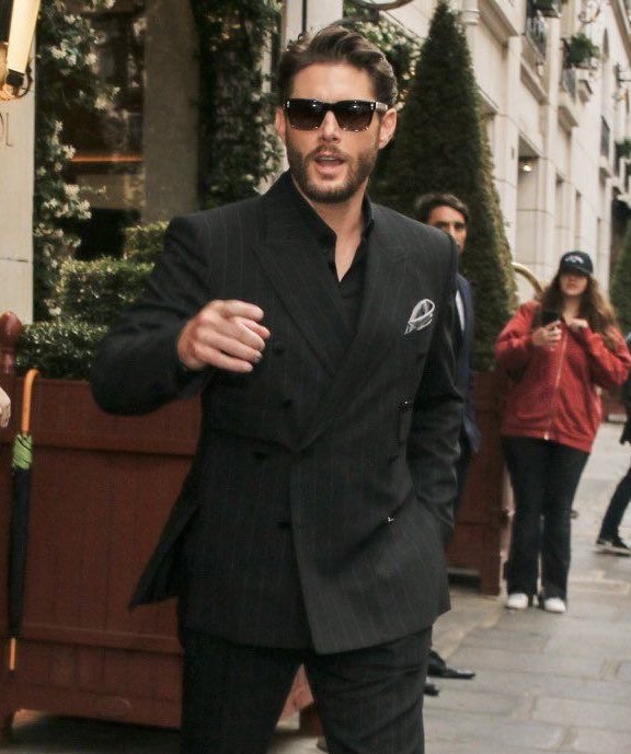 jjckles's tweet image. he's so hollywood