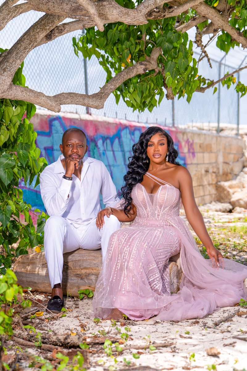 Andredesignzcom's tweet photo. I haven’t been here in a long time, but is it safe for me to say I am back well, let’s see how it goes. Beautiful photos of this couple for their anniversary. I had a great time working with them.

📷 Sony a7RV
🔭 Sony G Master 24-70 mm f/2.4
💡 Flashpoint xplor 600
#andredesignz https://t.co/PpjZD1OusJ