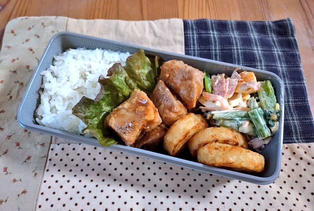 anzunago3's tweet photo. 今月のお弁当
おはようございますฅ
気がつけば1月ももうすぐ終わり
早いなぁ💦

#お弁当 #旦那弁当 #お弁当記録 https://t.co/jB8nllVz4H
