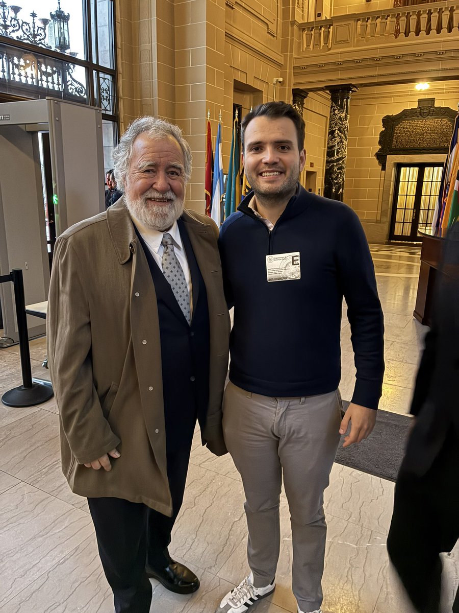 Fue un gusto saludar al embajador @alejandroencina en la <a href="/OEA_oficial/">OEA</a>