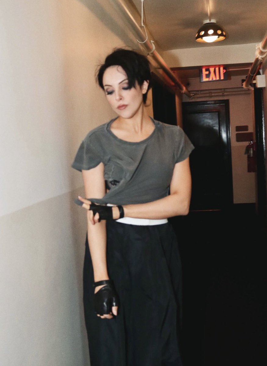 dykianagrande's tweet image. #Very important things happening on liz gillies’ instagram