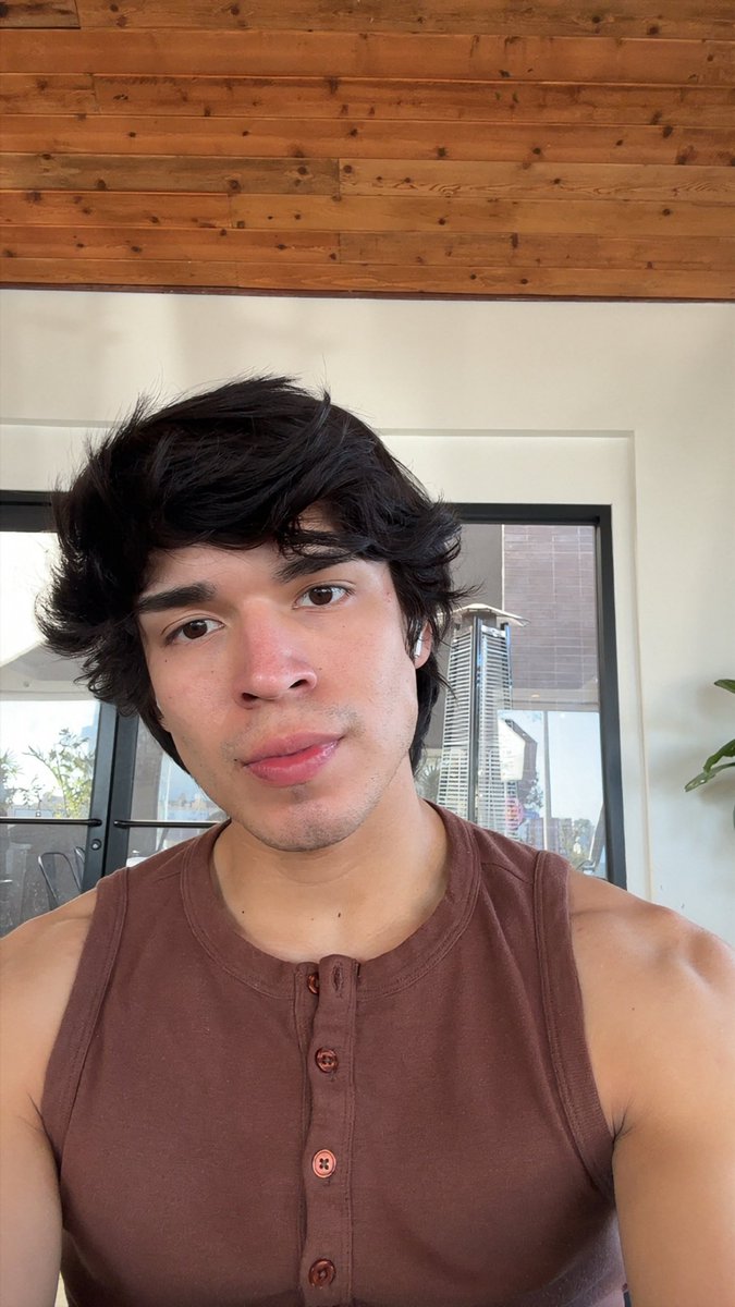 _anthonymejia_'s tweet image. #hungover 

oops !