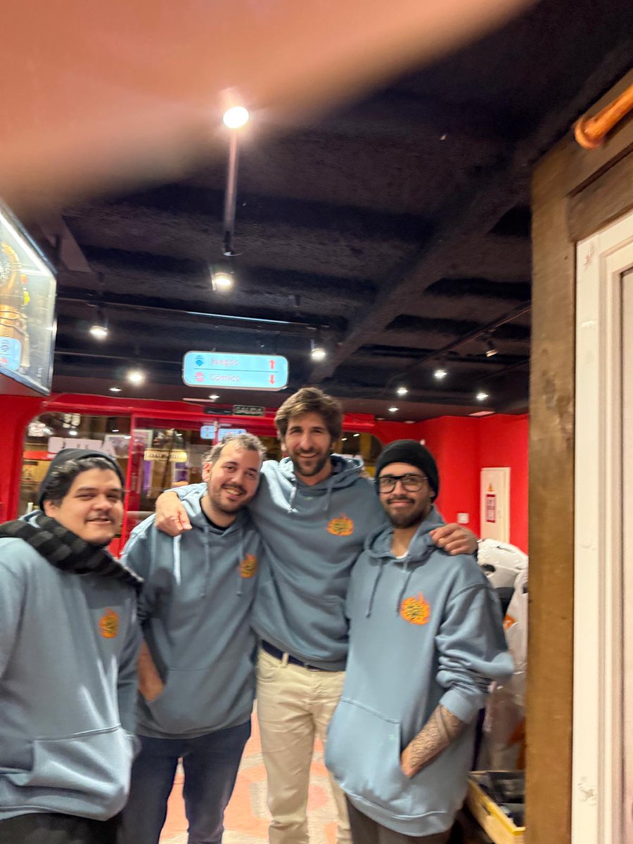 Commander United tweet media